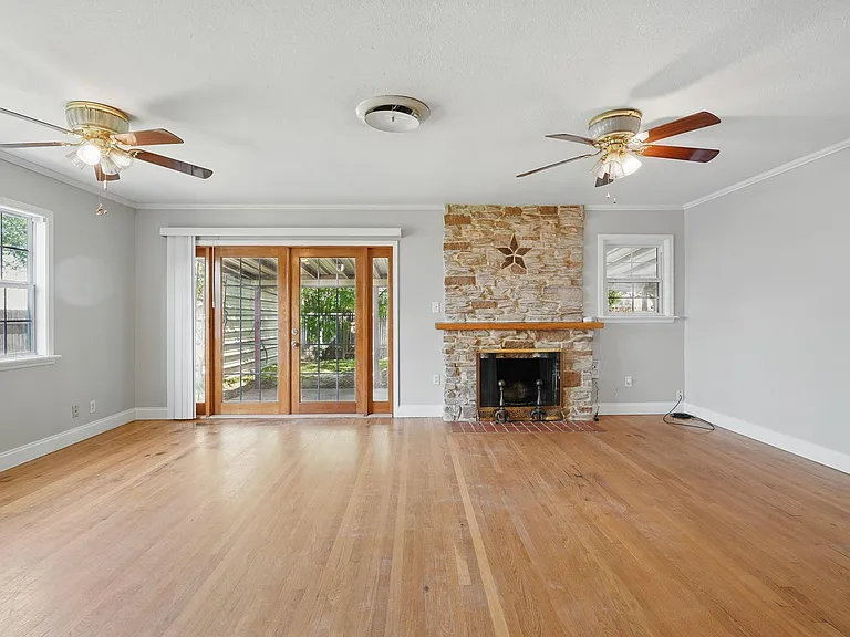 3333 Sayles Blvd — Photo 9