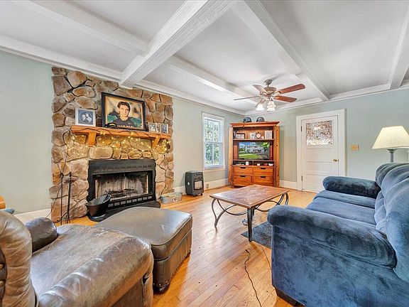 4th image of 271 Updike Ln