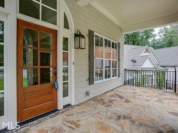 2nd image of 1233 Bloomsbury Ln