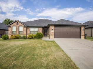 6008 S 38th St, Rogers, AR 72758