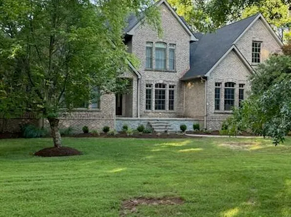 555 E Cambridge Ln, Nicholasville, KY 40356