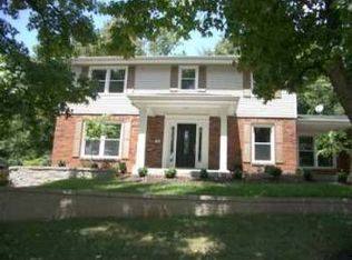16 Forrester Dr, Ballwin, MO
