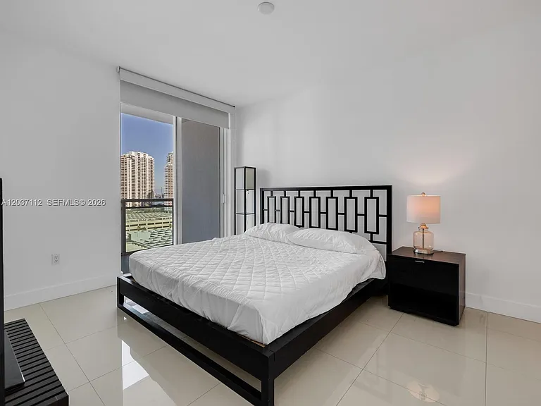 950 Brickell Bay Dr #1404 — Photo 4