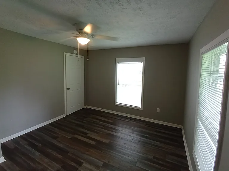 308 Sterling St — Photo 7