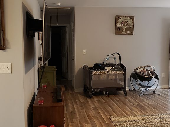 3rd image of 503 Foster Rd