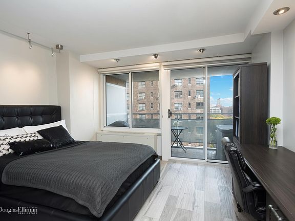 4th image of 160 3rd Ave #14F