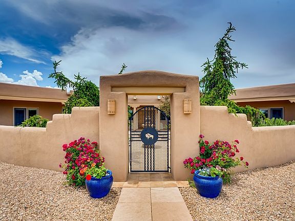2nd image of 39 Calle Hacienda