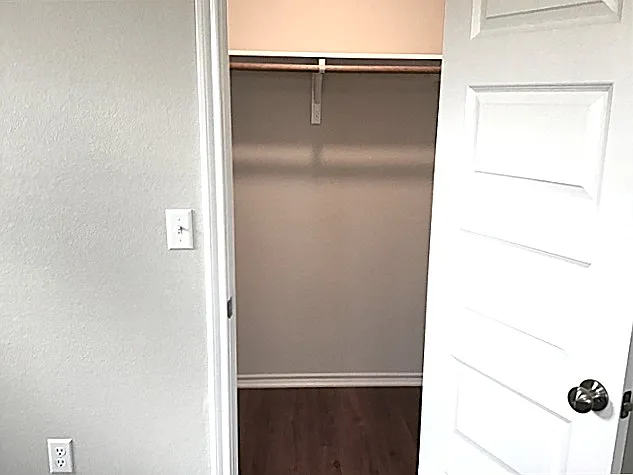 8005 Turnberry Ln — Photo 9