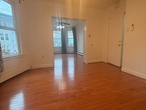 4th image of 220 Summit Ave #1