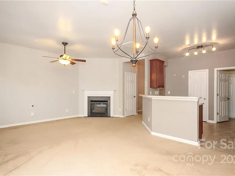 2332 Calabassas Ln — Photo 3