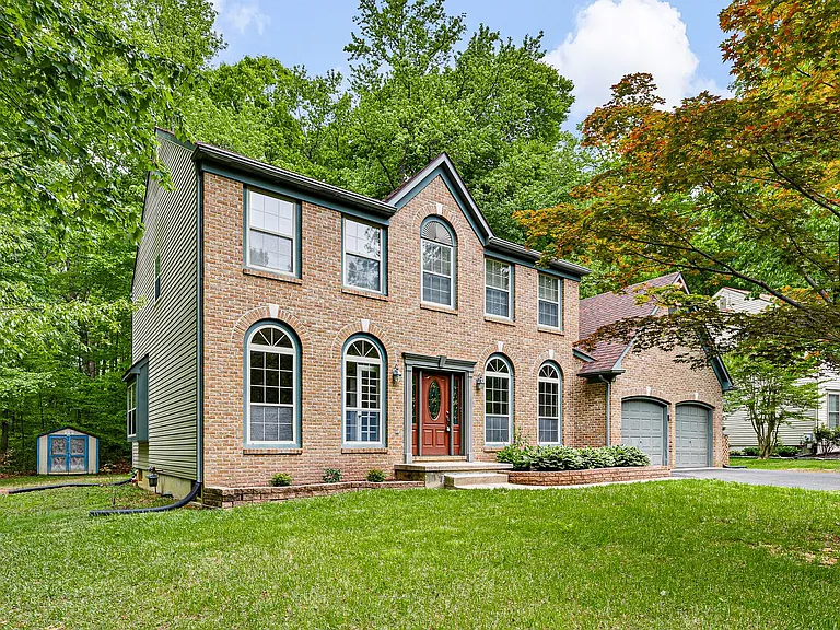240 Timber Knoll Dr — Photo 1