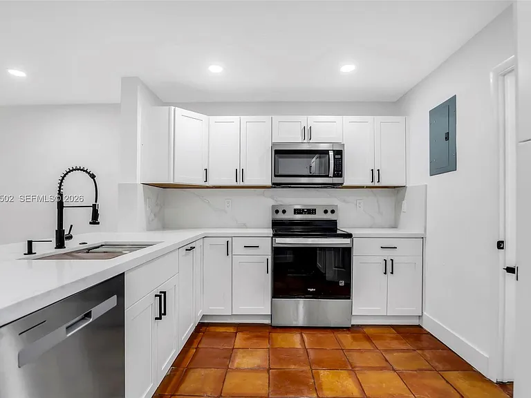 850 SW 12th Ct #850 — Photo 11