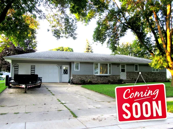 240 Bentwood Dr, Brillion, WI 54110