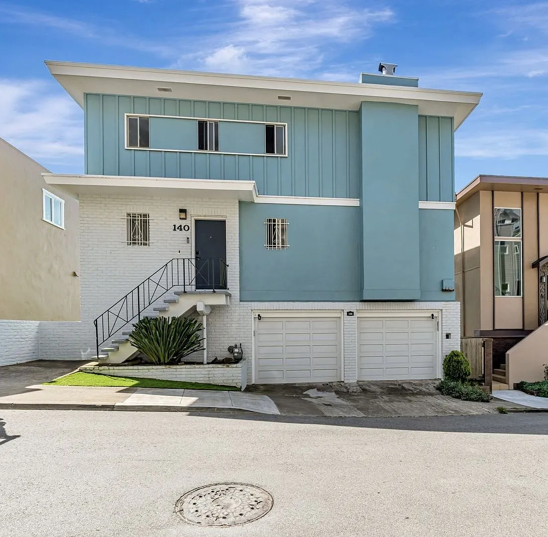 Stunning Three Bedroom Home in Westwood Highlands - Please Contact for Showing Availability! — Photo 2