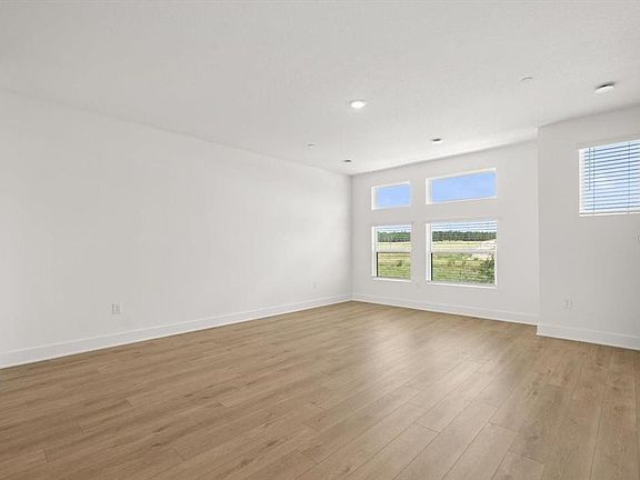 5th image of 15489 Hamlin Park Dr