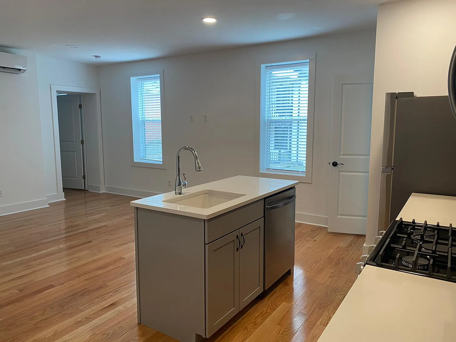 1 bed, 2.5 bath, 800 sqft, $1,685 — Photo 3