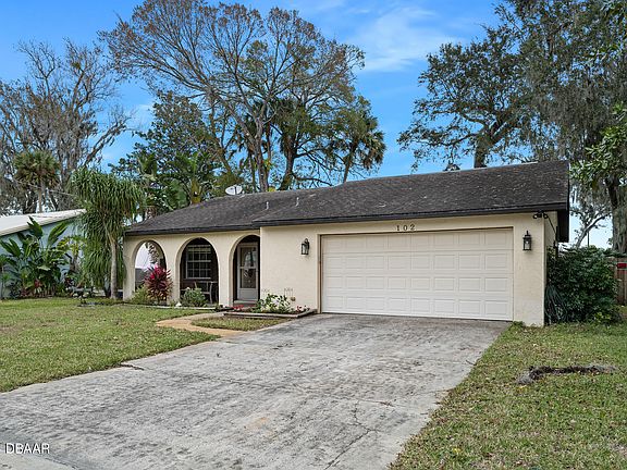 3rd image of 102 Tierra Cir
