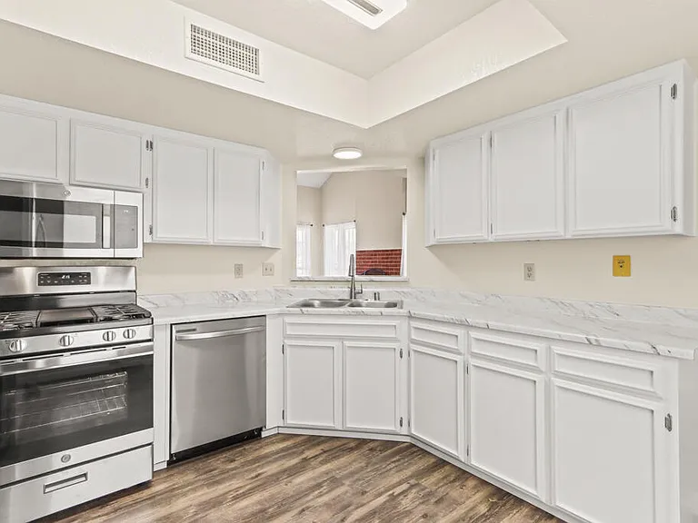 1861 Sonoma Pl — Photo 16