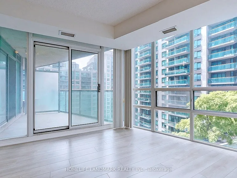 30 Grand Trunk Cres #901 — Photo 7