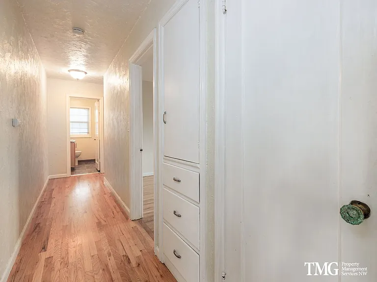 Regency Park Apartments — Photo 28