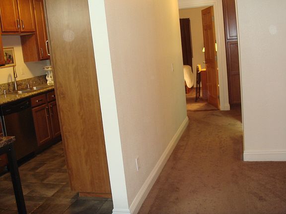 4th image of 855 E Lexington Ave E Unit 5