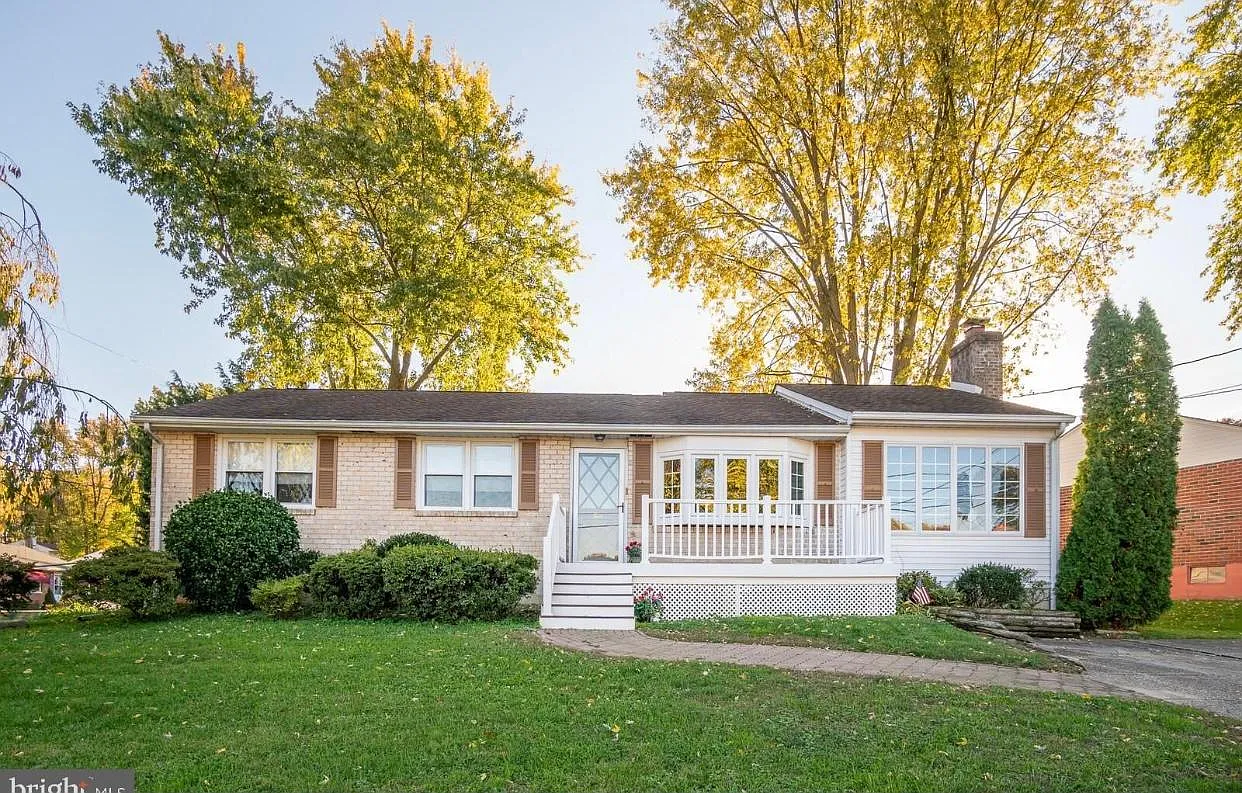 1600 Afton Dr — Photo 2