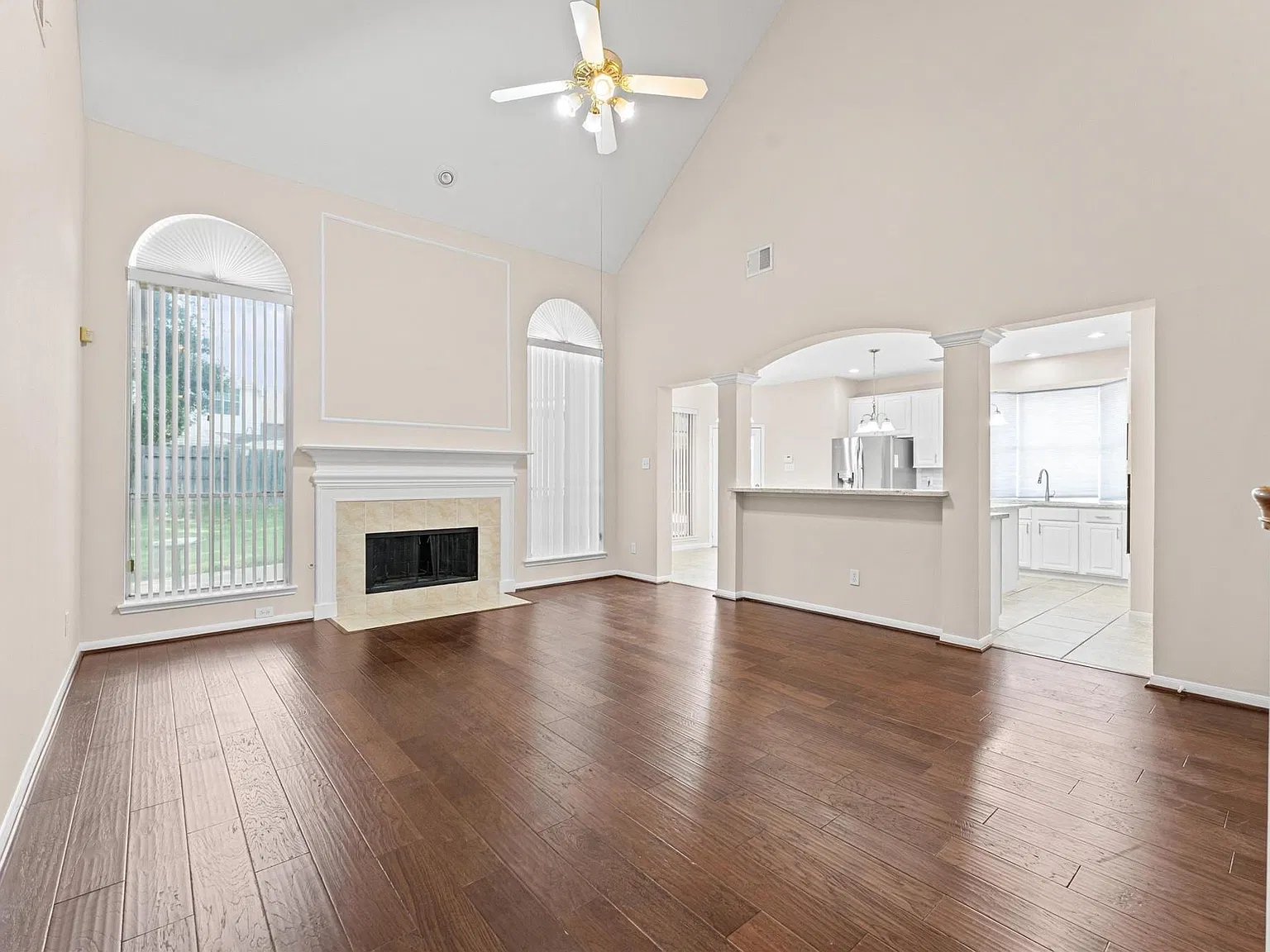 5 bed, 3.5 bath, 3135 sqft, $2,995 — Photo 2