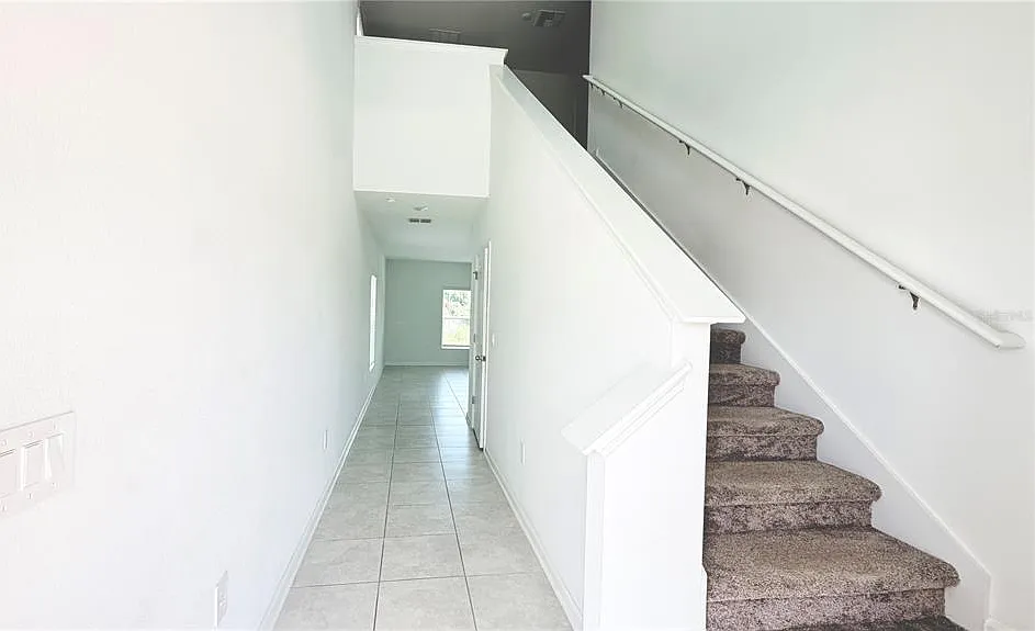 4 bed, 2.5 bath, 1907 sqft, $2,300 — Photo 2