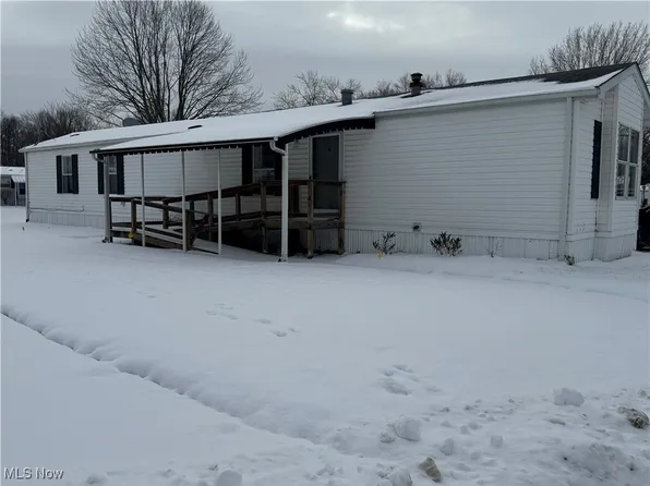 4 Pageant Ln, Olmsted Falls, OH 44138