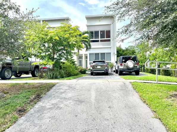 2485 NE 135th St, North Miami, FL 33181