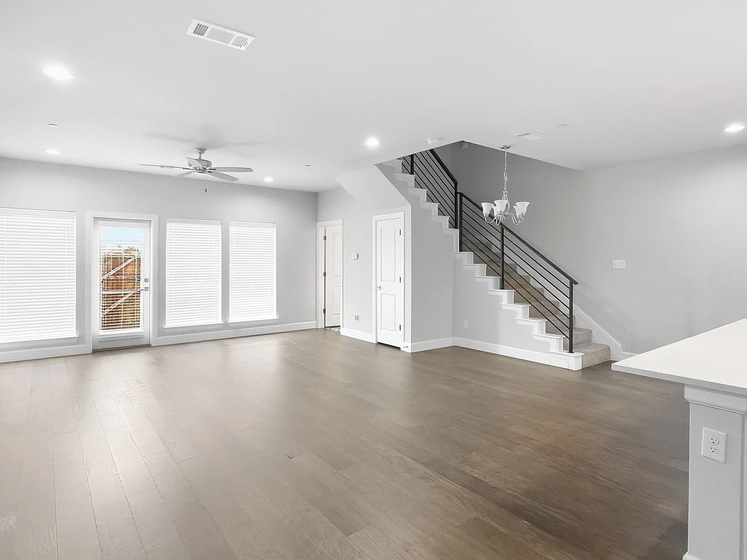 3 bed, 2.5 bath, 1998 sqft, $2,950 — Photo 4