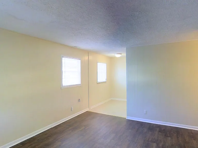 1020 Meadowbrook Blvd — Photo 4