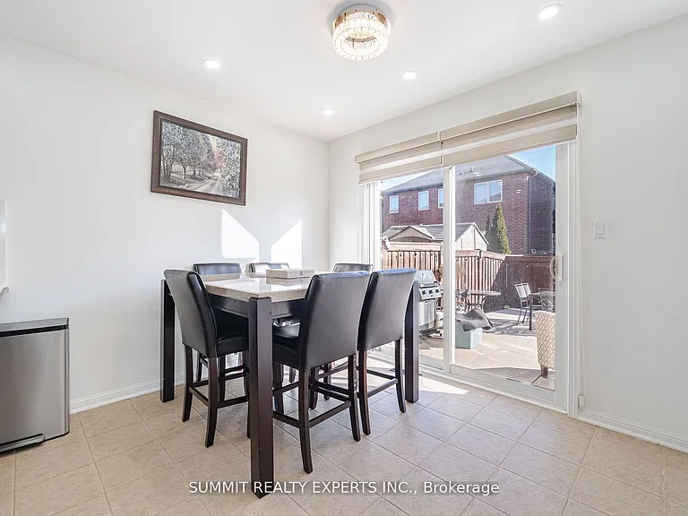 39 Donomore Dr #UPPER — Photo 16