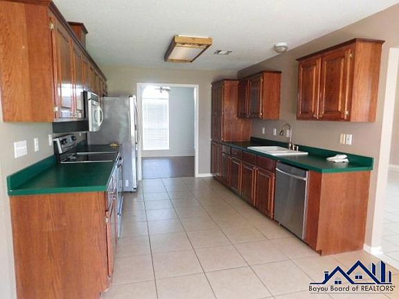 4th image of 602 Angelle Dr