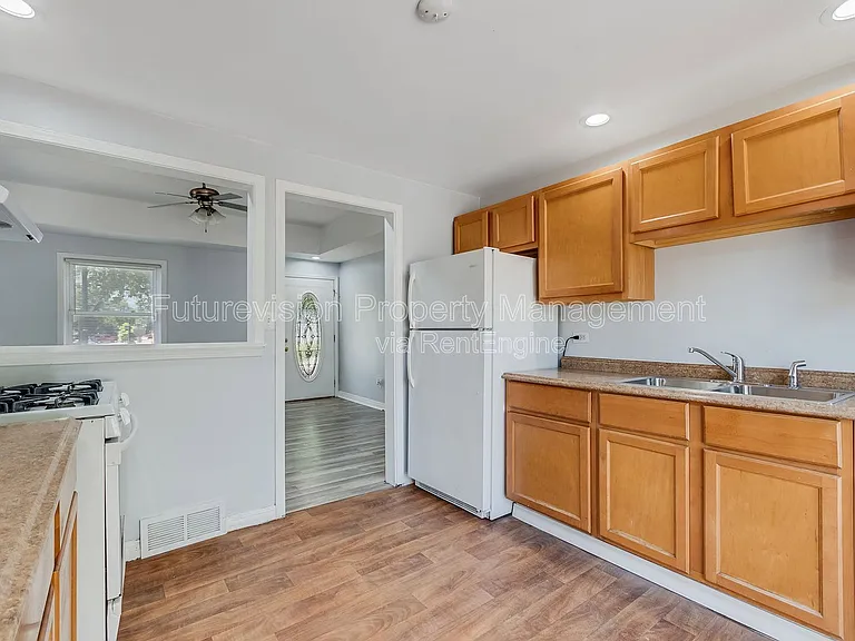 1703 Glenwood Ave — Photo 5