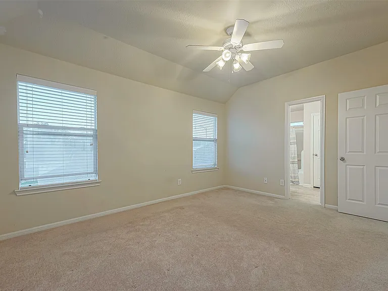 6352 Austinville Dr — Photo 25