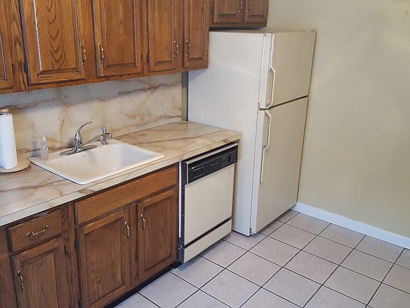 3rd image of 315 Isabella Ave #1FL