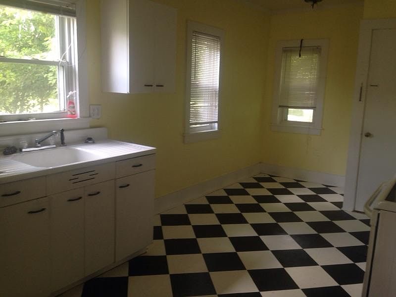 1st image of 327 W Washington St