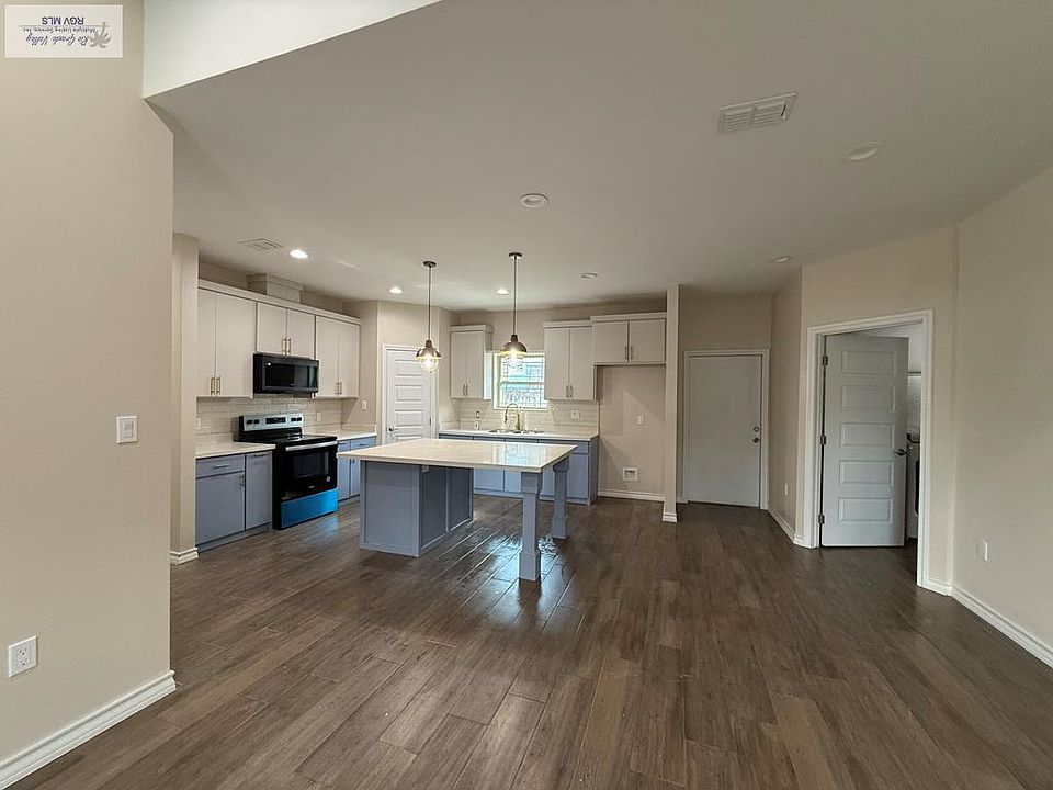 1st image of 3075 E 23rd St #B