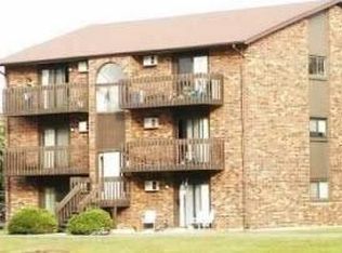 29W527 Country Ridge Dr APT C, Warrenville, IL 60555