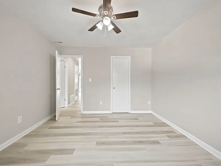 5385 E Princess Anne Rd #8 — Photo 11
