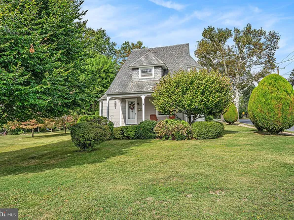 1640 Walnut Ave, Oreland, PA 19075