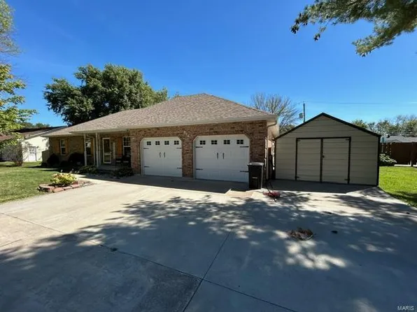 614 S Hawthorn St, Centralia, MO 65240