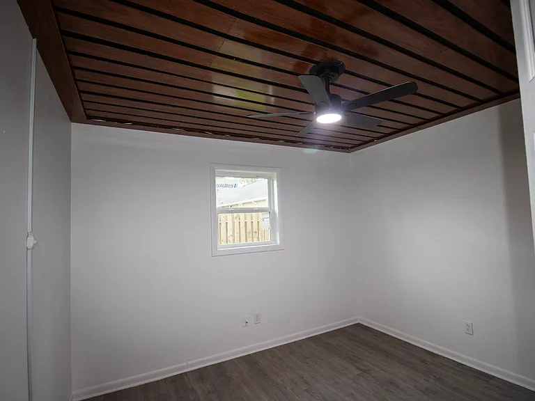 20 E Jones Ave #D — Photo 8