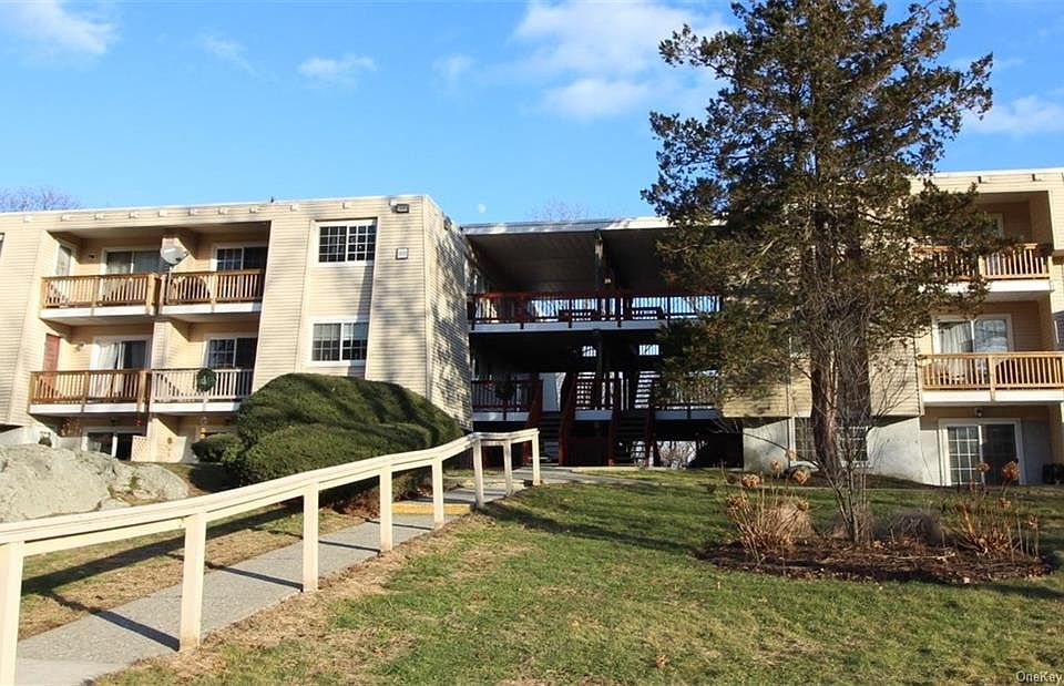 1st image of 522 Fox Run Ln #522