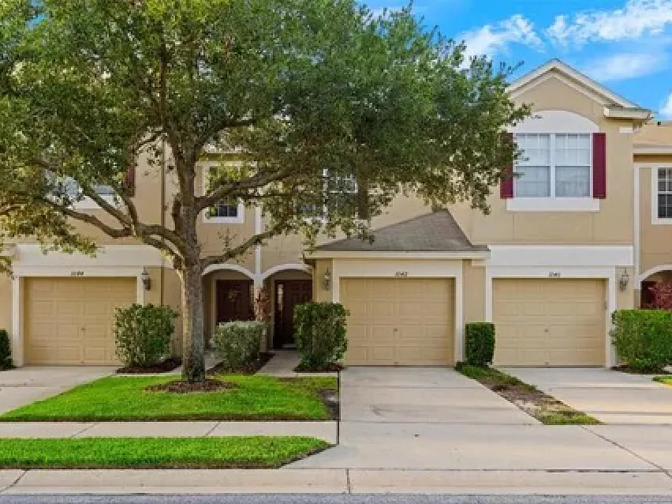 1042 Vista Cay Ct