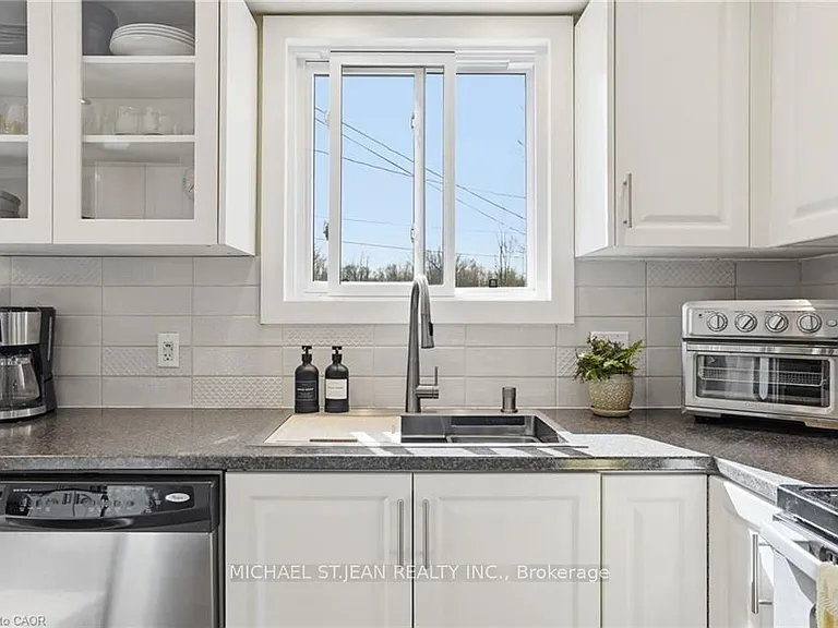 282 Roach Ave — Photo 21