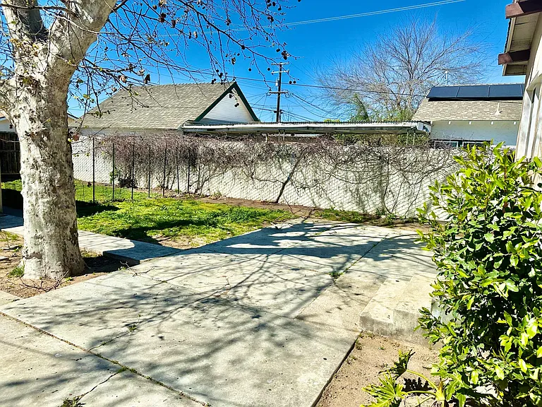 1257 N Thorne Ave — Photo 22