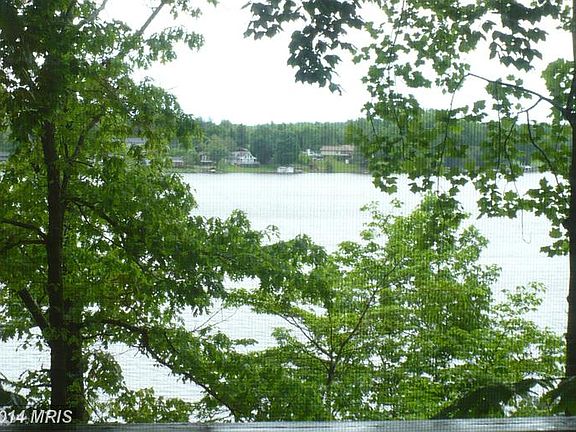 5th image of 611 N Lakeshore Dr