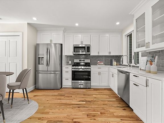 2nd image of 39 Spring St